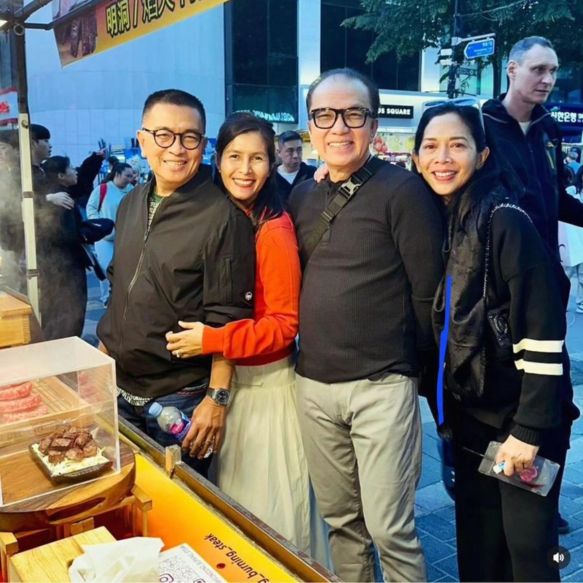 "Satu hal yang membuat hubungan saya dengan Pak Dubes @tantowiyahyaofficial makin membahagiakan karena istri-istri kami sangat kompak dan akrab.  Mereka juga banyak kemiripan dalam pandangan hidup,"