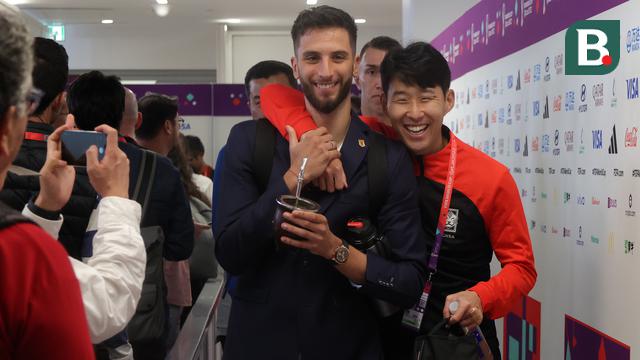 Foto: Main Bareng di Tottenham, Berikut Momen BFF Rodrigo Bentancur dan Son usai Laga Uruguay Vs Korsel di Piala Dunia 2022