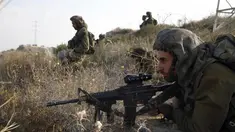 Pasukan Israel dengan kendaraan militernya terus diMobilisasi di sepanjang perbatasan jalur Gaza, Sementara itu serangan udara Israel menghancurkan sejumlah target di Gaza.