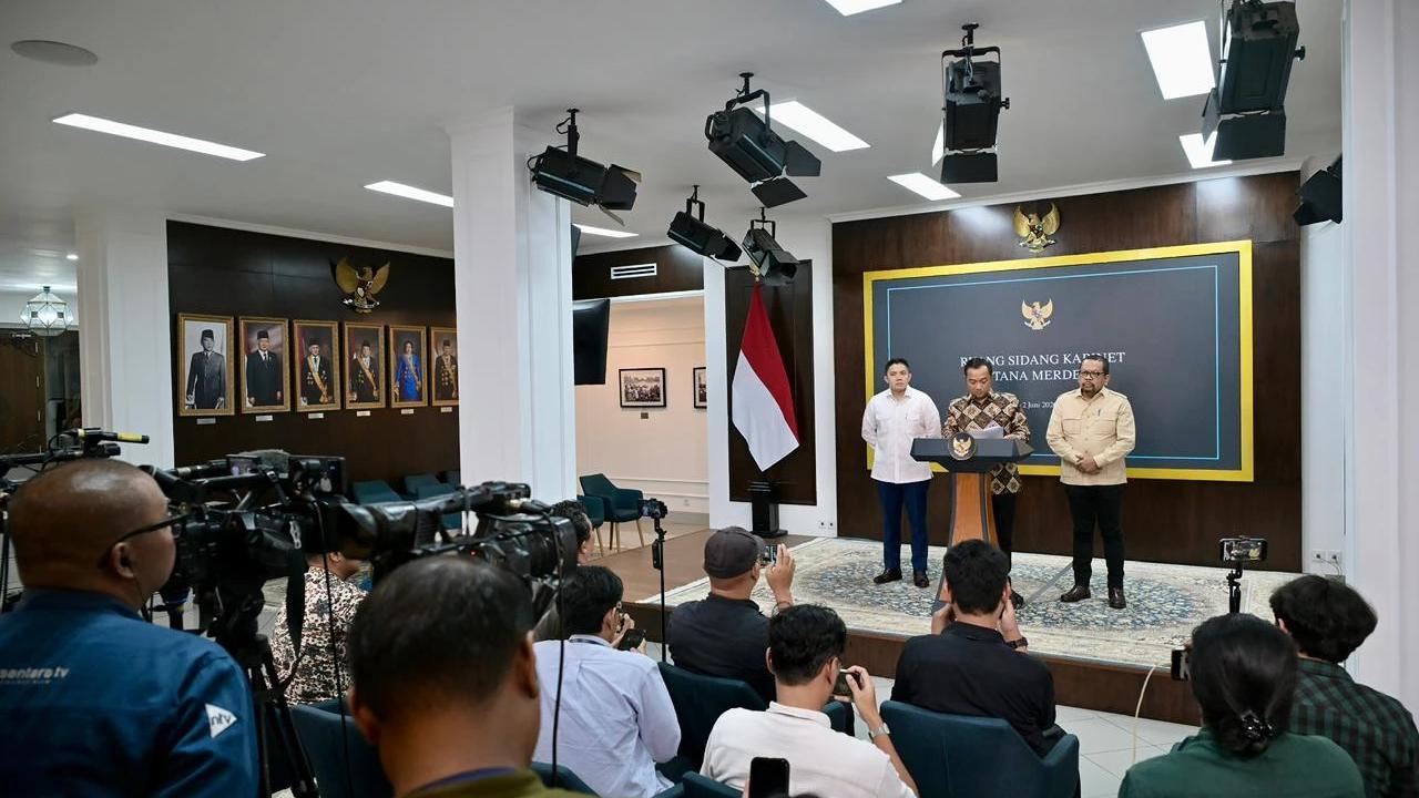 Prabowo Copot Pimpinan BGN, Dadan Hindayana Digantikan Nanik S Deyang