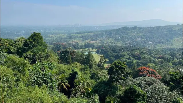 Pemandangan dari kejauhan Gunung Geulis di Bandung https://www.instagram.com/p/CbwJZOyPxoE/?igsh=am9yZmx6cHkzbDUx