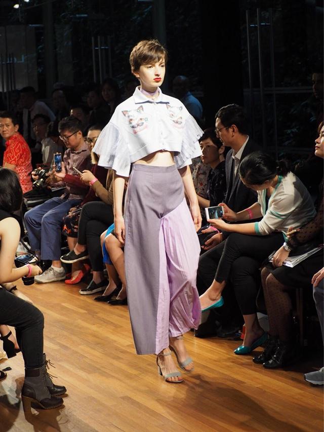 Fashion yang dipamerkan di Singapore Fashion Week 2017/copyright Vemale.com/Anisha SP