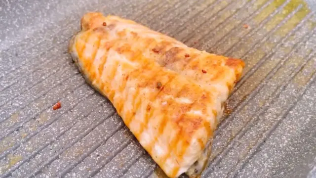 Resep Salmon Panggang Saus Lemon Butter.