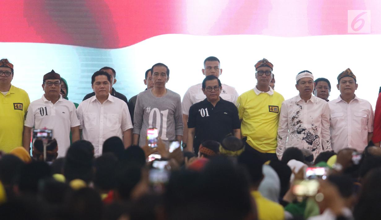 Calon Presiden Nomor Urut 01 Joko Widodo (Jokowi) didampingi Ketua Tim Kampanye Nasional Erick Thohir beserta pimpinan partai koalisi menghadiri silaturahmi dengan calon legislatif partai koalisi di Bandung, Sabtu (10/11). (Liputan6.com/Angga Yuniar)