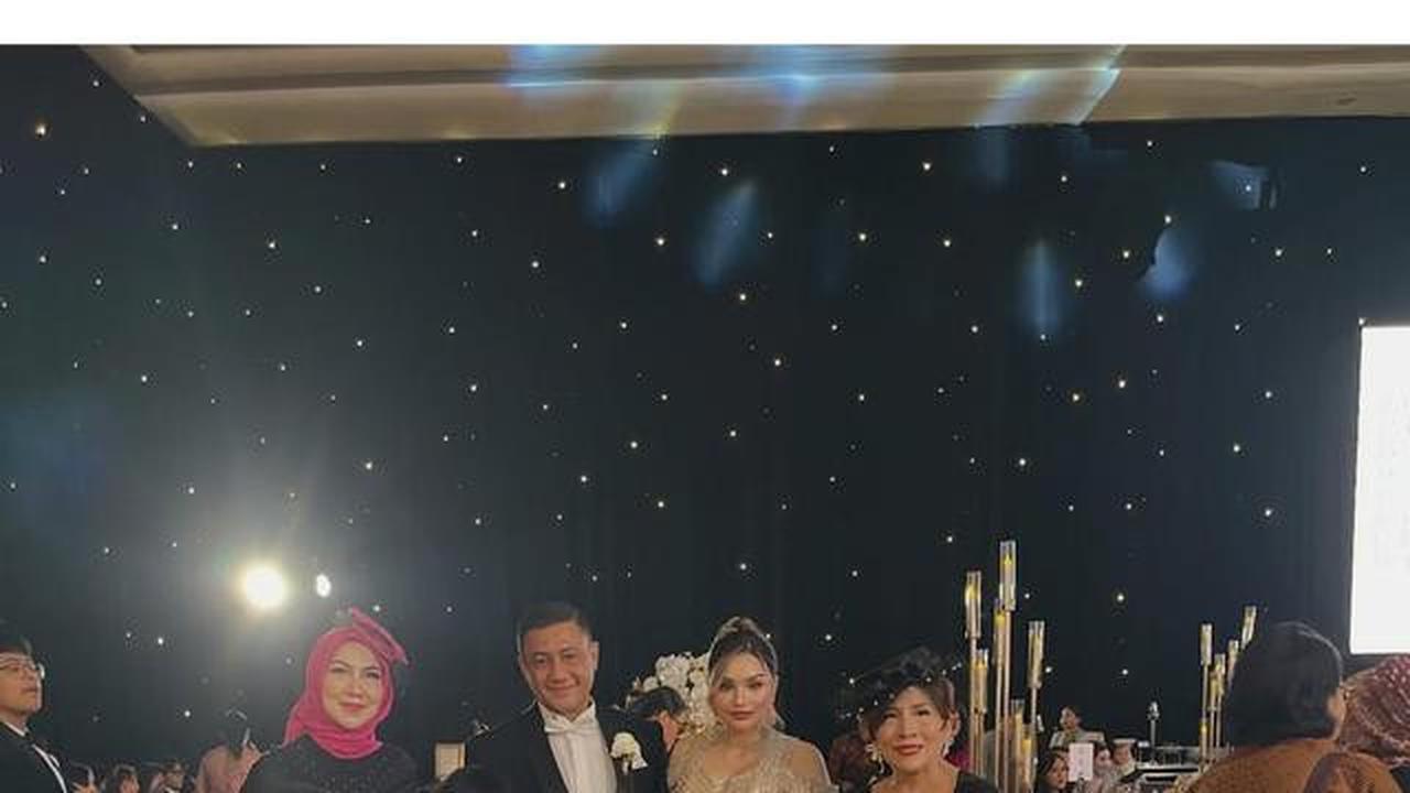 8 Potret Tamu Publik Figur di Pernikahan Teuku Rassya dan Cleantha Islan