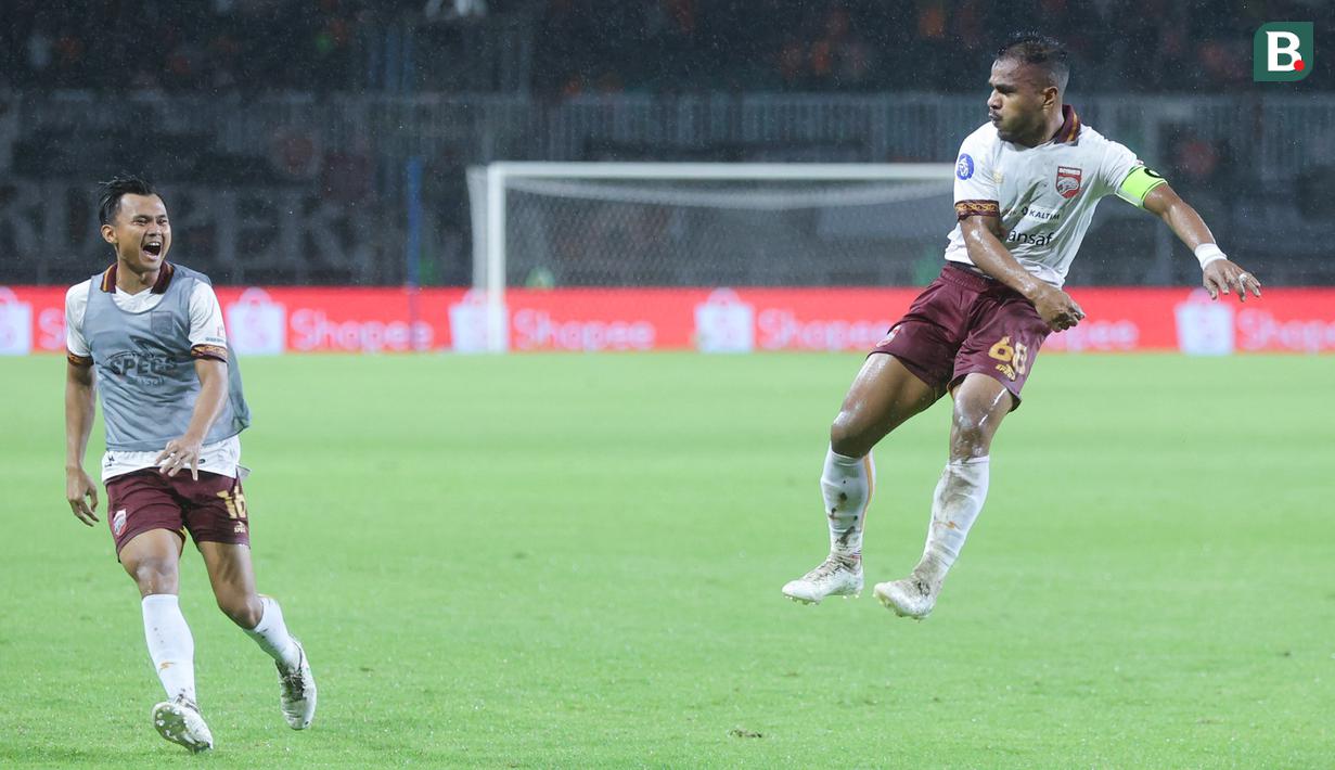 Pemain Borneo FC, Habibi Jusuf, melakukan selebrasi setelah berhasil mencetak gol ke gawang Persija. (Bola.com/M Iqbal Ichsan)