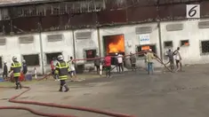 Sebuah pabrik yang memproduksi minuman beralkohol terbesar di Kamerun terbakar.
