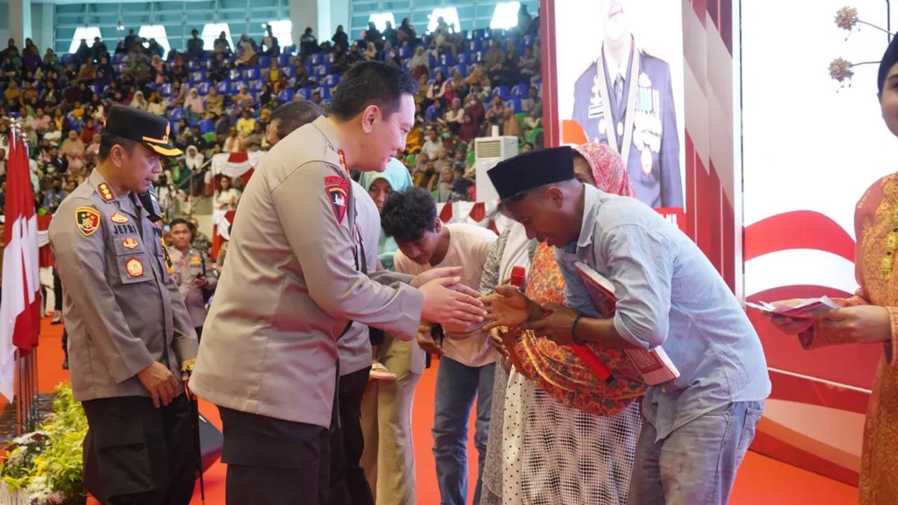 "Ini merupakan program prioritas Kapolri, mudah-mudahan ini akan dilaksanakan oleh seluruh jajaran sehingga hal-hal yang sifatnya positif kepada masyarakat betul-betul dirasakan," kata Komjen Agus didampingi Kapolda Riau Irjen Pol Mohammad Iqbal.<br>