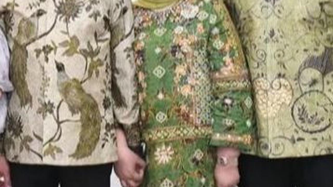 Rupanya sang putra bungsu, Letda Gilang Prasetya Rahmayadi mengikuti jejaknya terjun di dunia militer. <br>