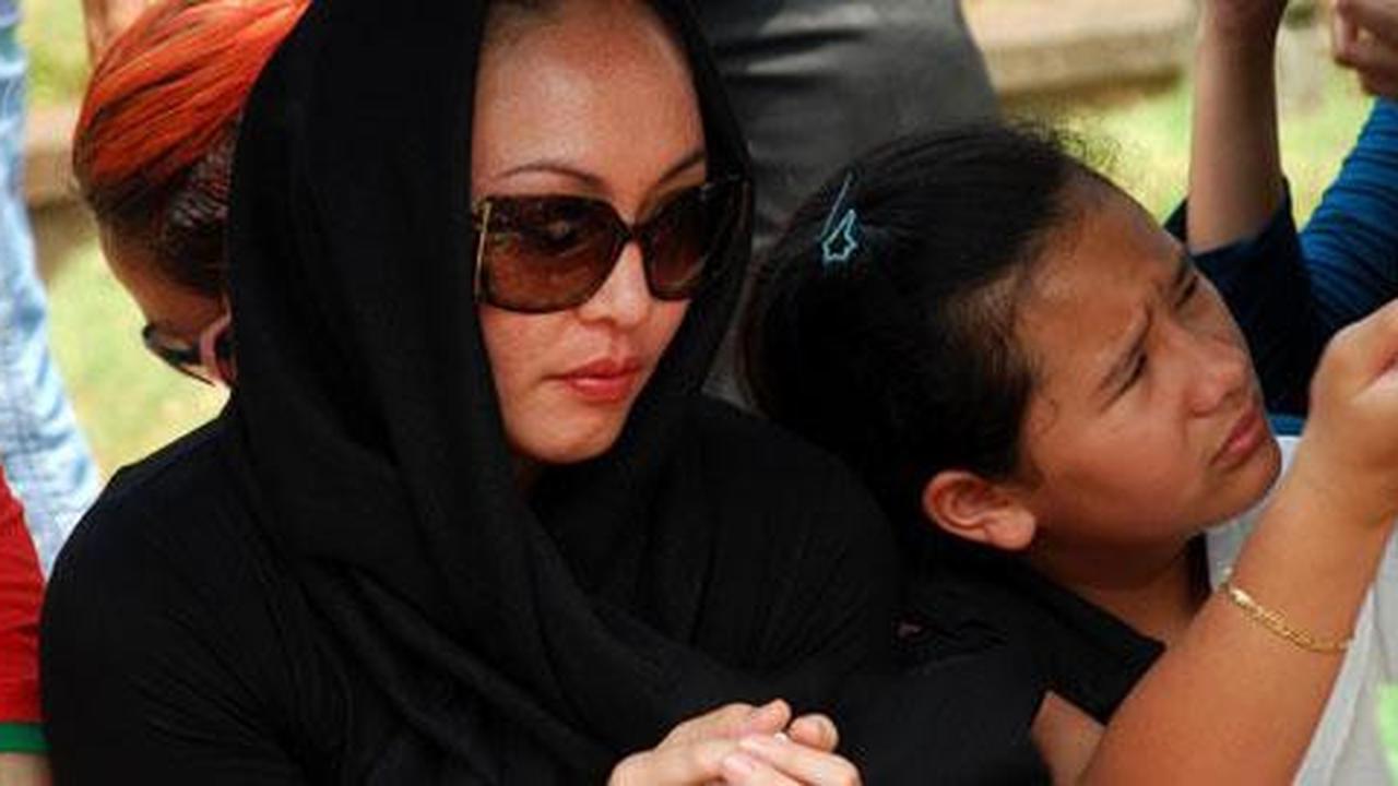 Demi Angie, Brotoseno gelar pengajian Adjie Massaid