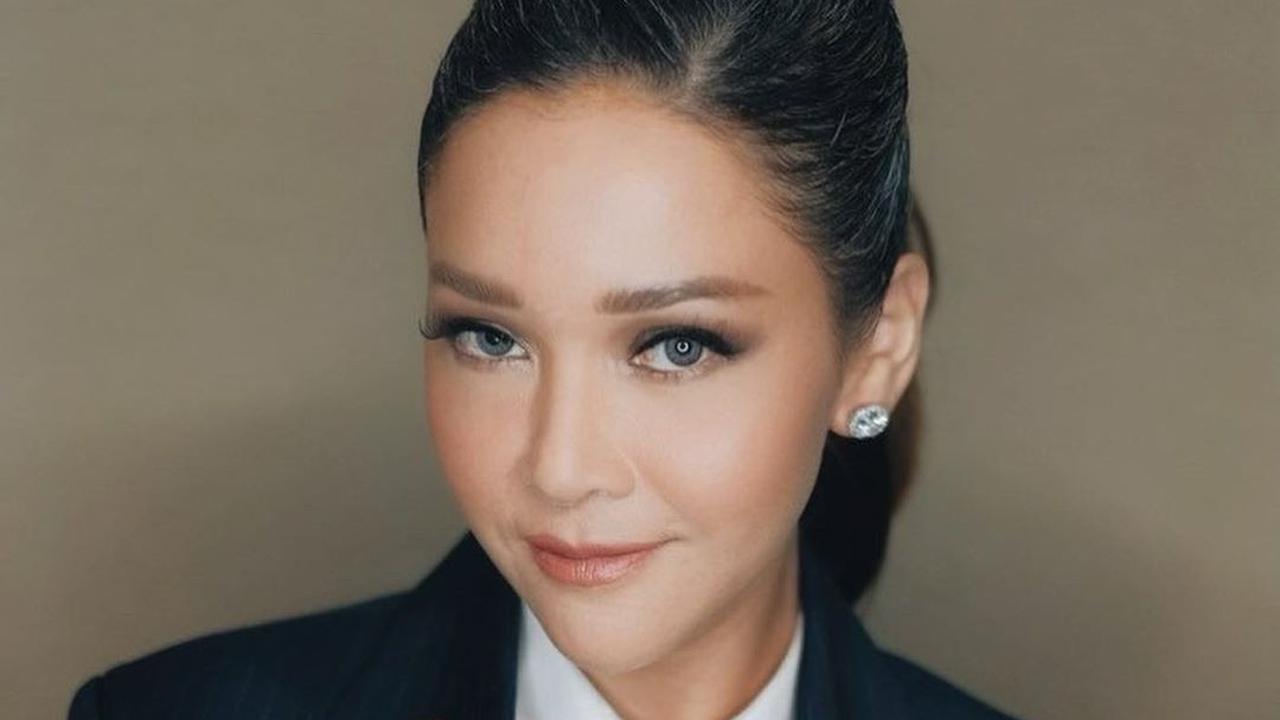 Potret Maia Estianty Pamer Rambut Penuh Uban (sumber: instagram/@maiaestiantyreal)