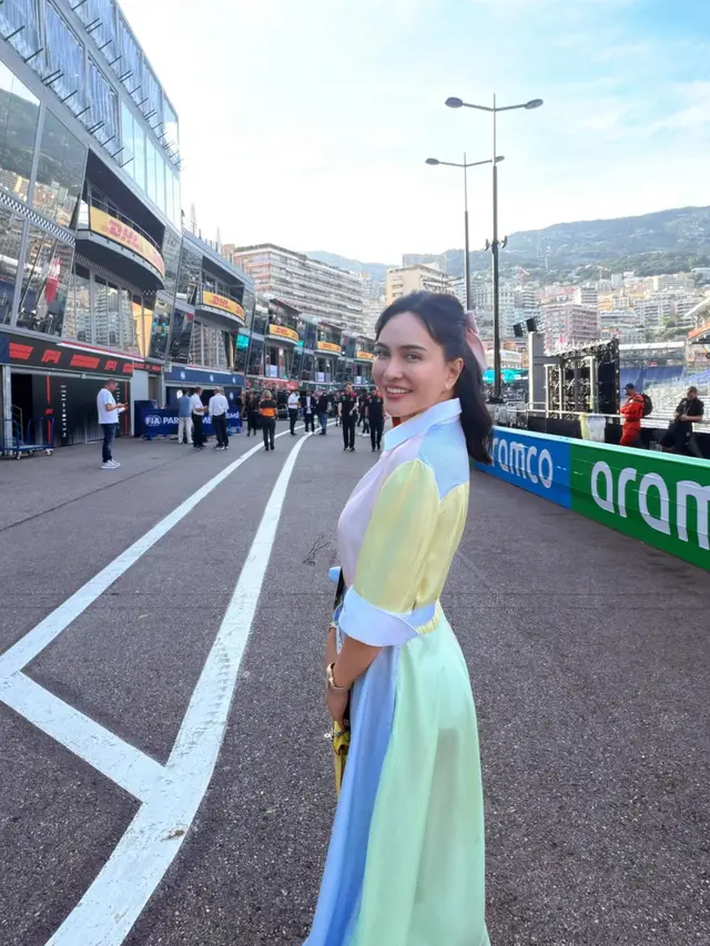 Shandy Aulia Nonton F1 di Monaco. [@shandyaulia]