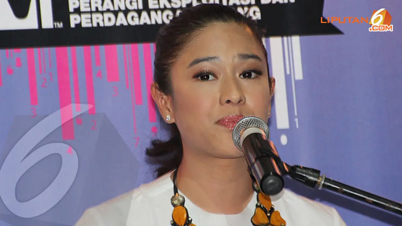dian-sastro-131025c.jpg