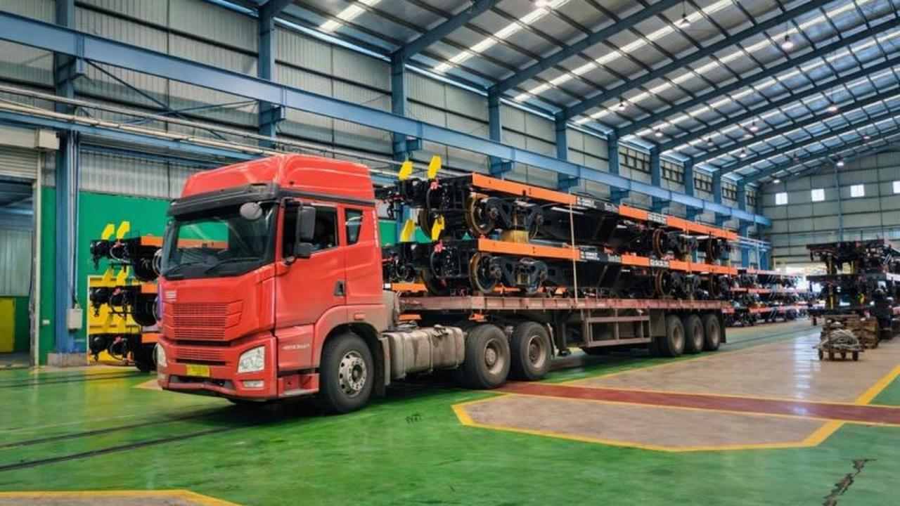 PT INKA Sukses Lakukan Pengiriman Gerbong Datar ke-14 untuk PT KAI di Palembang
