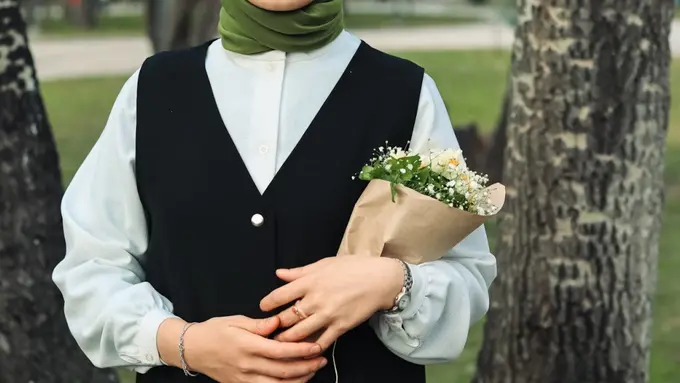 Ilustrasi Model Gamis Cantik (Credit: Beyza Yilmaz/Unsplash)