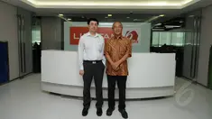 Dua pejabat di lingkungan Kantor Ekonomi dan Perdagangan Taipei (TETO) mengunjungi ruang redaksi Liputan6.com di kawasan Senayan, Jakarta, Selasa (27/1/2015). (Liputan6.com/Helmi Fithriansyah)