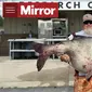 Bryan Baker, pria asal Oklahoma yang menangkap ikan mas raksasa. (Sumber: Screenshot Mirror.co.uk)