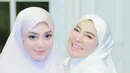 Makin rutin mengenakan hijab, Celine Evangelista kian panen pujian dari para penggemarnya. Terlebih ibu empat anak ini menuai doa dari netizen agar konsisten mengenakan hijabnya. (Liputan6.com/IG/@celine_evangelista).