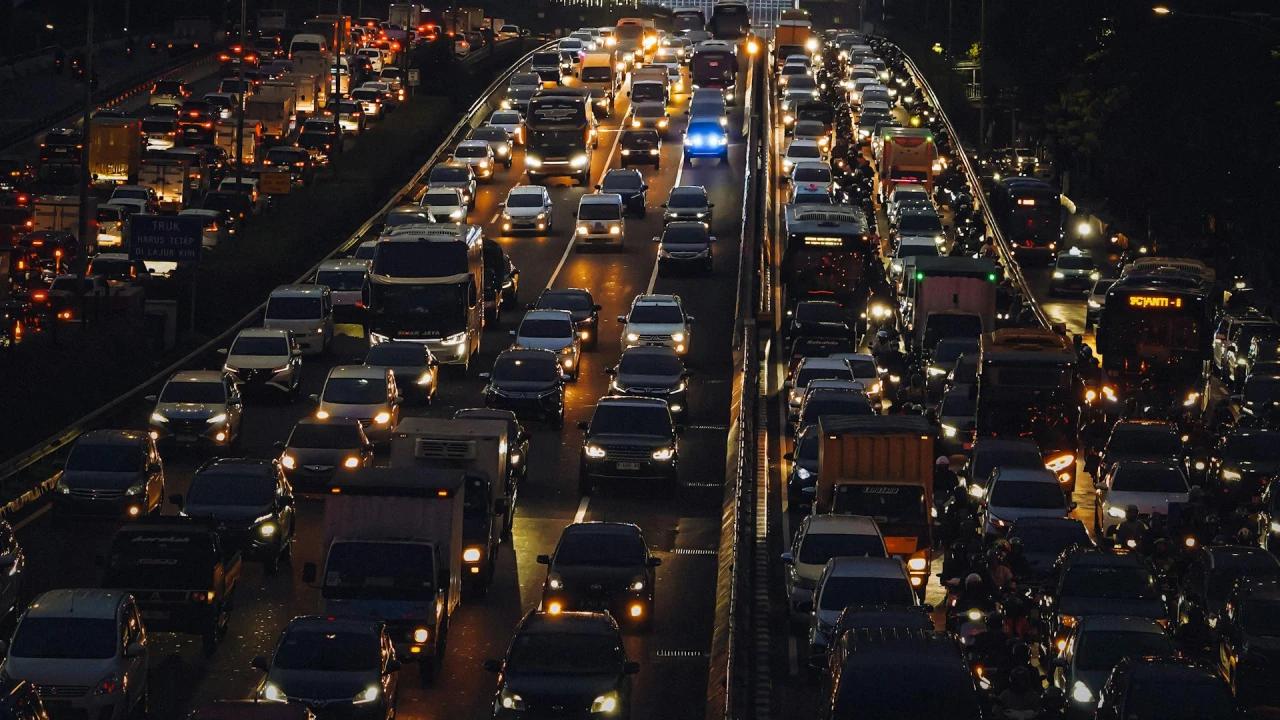 Sejumlah Ruas Jalan di Jakarta Padat Merayap Malam Ini, Polisi Beberkan Penyebabnya