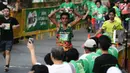 Ekpresi peserta Lomba lari MILO Jakarta International 10K 2017 saat sampai di garis finis, Jakarta, Minggu (23/7). MILO Jakarta International 10K 2017 melombakan tiga kategori yakni 10K, 5K dan Family Run 1,7K. (Liputan6.com/Faizal Fanani)