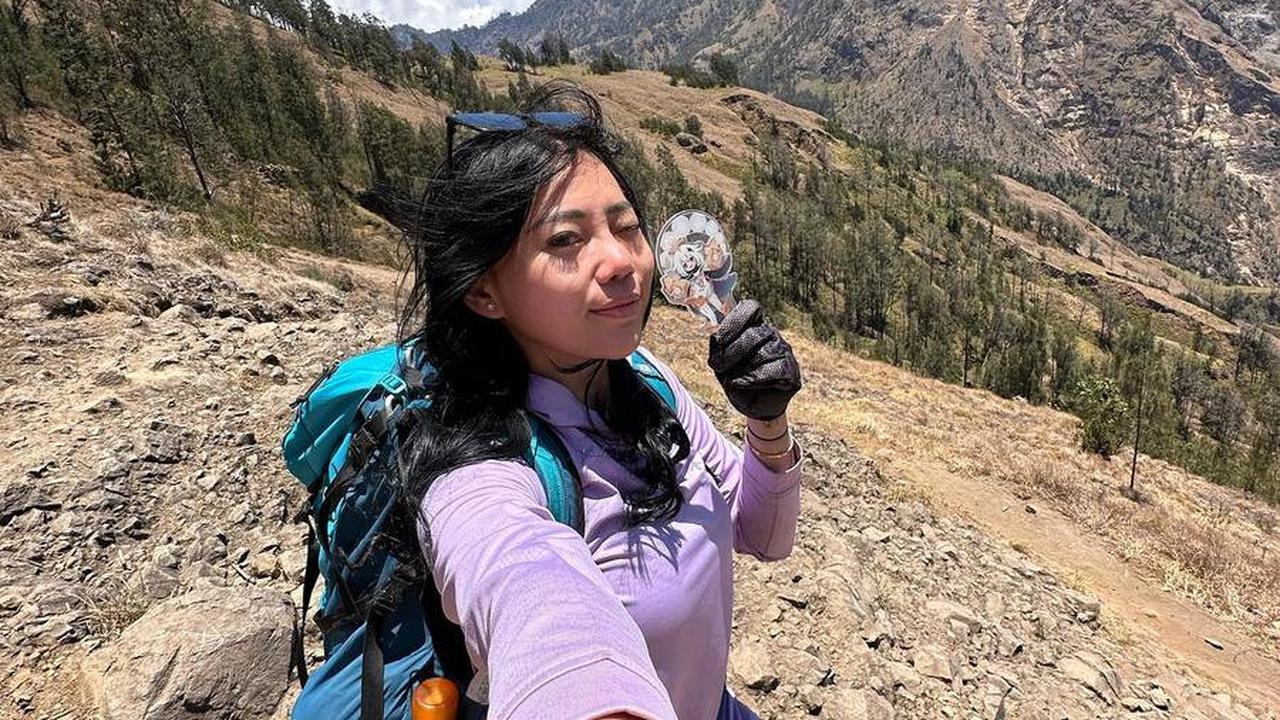 Potret Wendy saat mendaki gunung