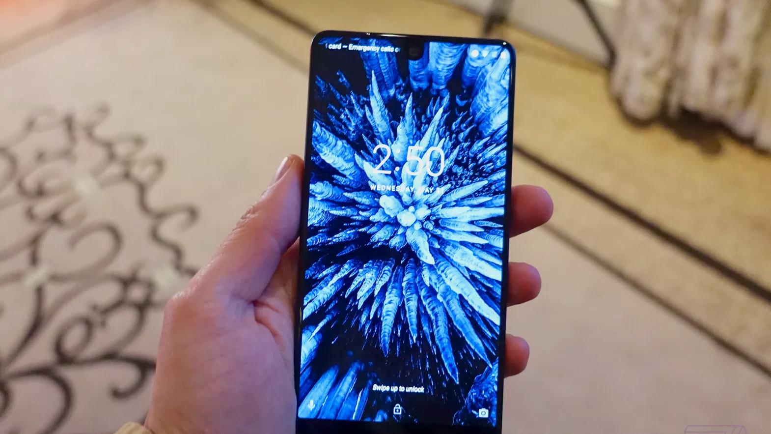 Smartphone besutan bapak Android, Essential Phone (Sumber: The Verge)