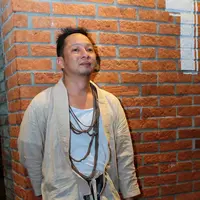 Ringgo Agus Rahman berharap kasus yang menimpa temannya bisa berjalan dengan baik. Ia juga tak mau bicara lebih banyak terkait Tora Sudiro. Ia mengaku tidak enak berkomentar. (Adrian Putra/Bintang.com)