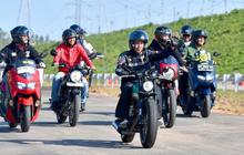 FOTO: Gaya Jokowi Motoran Bareng Raffi Ahmad hingga Gading Marten Jajal Tol IKN