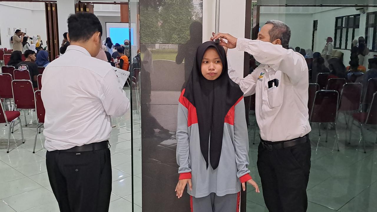 Cek kesehatan siswa Sekolah Rakyat Menengah Sonosewu 19, Kabupaten Bantul Yogyakarta