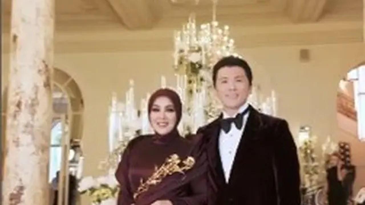 8 Potret Reino Barack Temani Syahrini di Festival Film Cannes 2025, Tampil Menawan