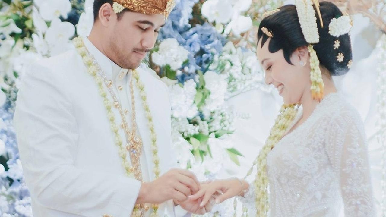 8 Potret Akad Nikah Anggika Bolsterli dan Omar Armandiego, Mas Kawin Uang Swiss - Pengantin Cantik Manglingi