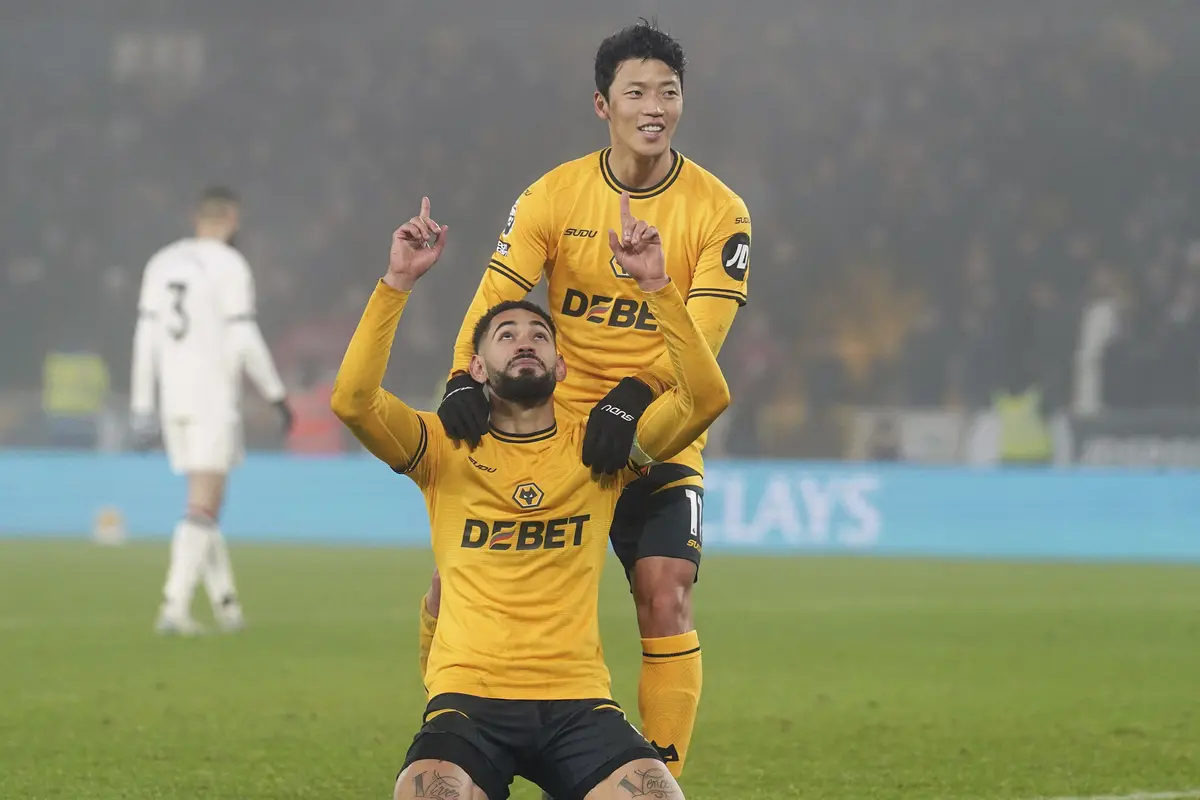 Foto: Gol Indah Matheus Cunha Lewat Tendangan Sudut Langsung ke Gawang Manchester United di Liga Inggris