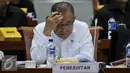 Menteri Pertahanan Ryamizard Ryacudu mengikuti raker dengan Komisi I DPR di Jakarta, Rabu (10/2). Rapat membahas RUU tentang Kerjasama pertahanan Indonesia-Jerman dan Indonesia-Tiongkok. (Liputan6.com/Johan Tallo)