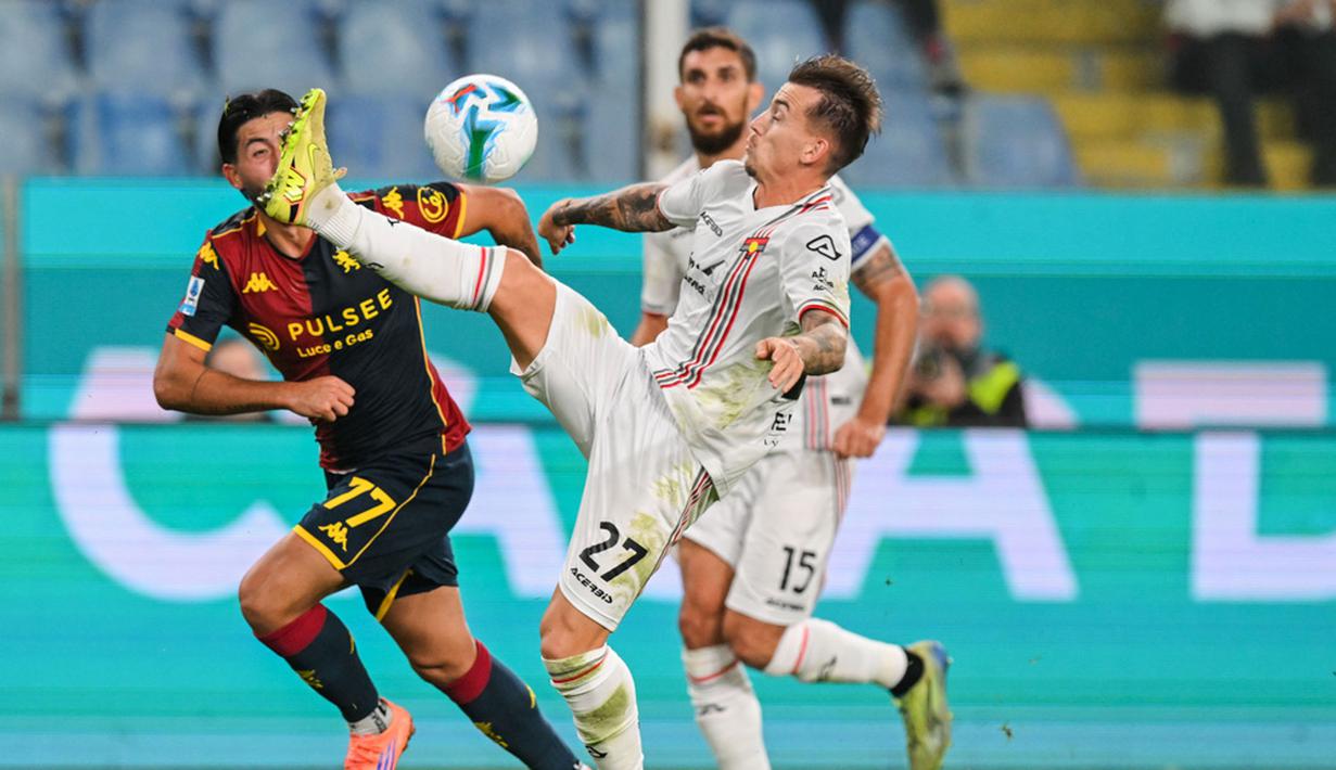 Il Grigiorossi sukses mempermalukan tuan rumah Genoa dengan dua gol tanpa balas. (Tano Pecoraro/LaPresse via AP)