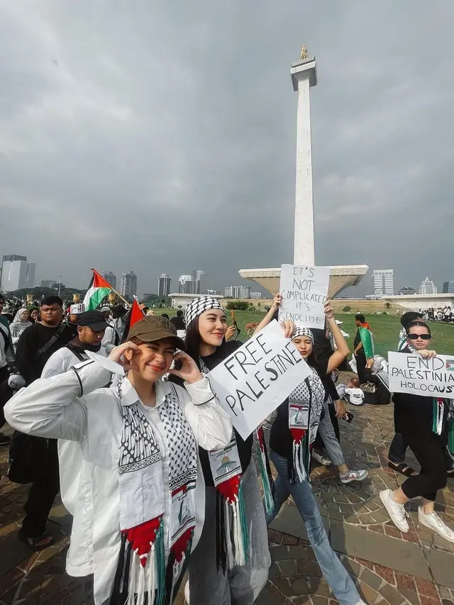 Aaliyah Massaid menjadi salah satu selebriti yang ikut menyuarakan bela Palestina di Monas