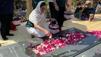 Cara Sri Mulyani Rayakan Idul Fitri 2023, Berziarah ke Makam Orangtua di Semarang
