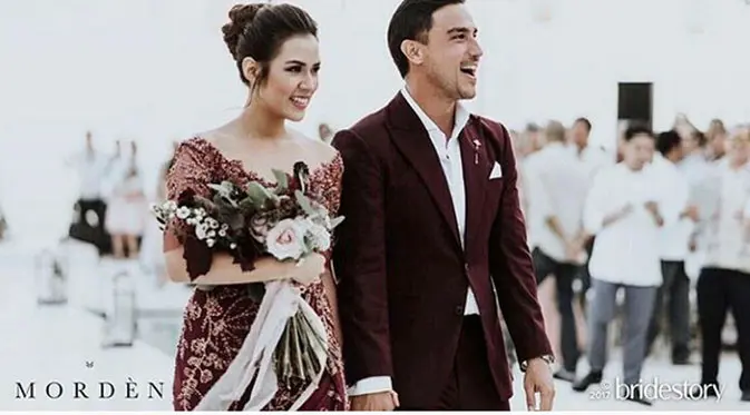 Setelah menggelar pesta pernikahan di Hotel Ayana MidPlaza, Jakarta Pusat, Minggu (3/9/2017), pasangan suami-istri ini kembali menghelat resepsi pernikahan  di Pulau Dewata Bali pada hari Sabtu, 9 September 2017. (Instagram/_yourraisa)