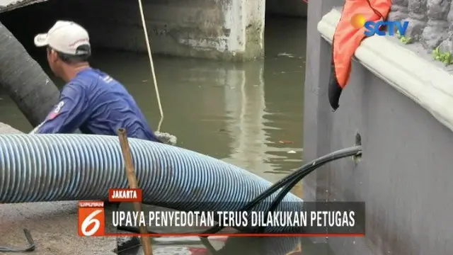 Petugas Masih Sedot Banjir di Muara Angke
