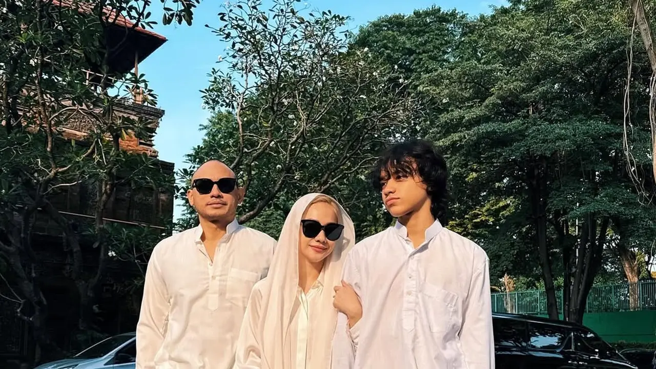 Gaya Bunga Citra Lestari Rayakan Idul Adha 2025, Serba Putih yang Bersih Dipadu Tas Dior Rp38 Juta