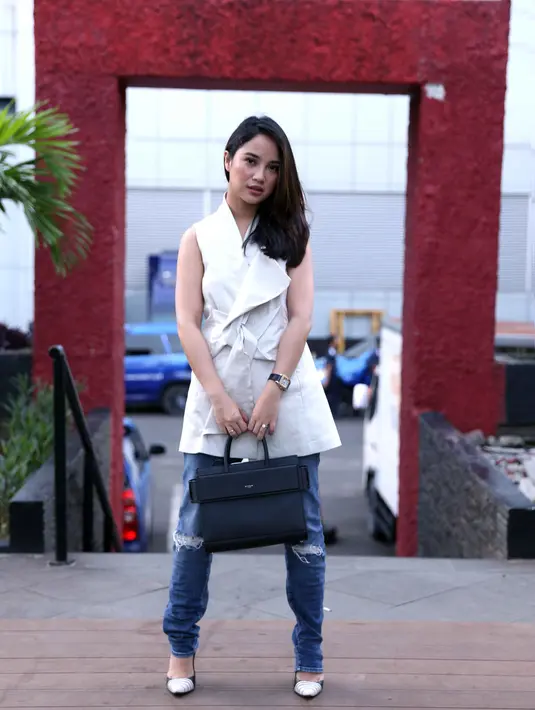 Geng sosialita Chacha Frederica bersama dengan artis Jessica Iskandar dan Nia Ramadhani. Dalam geng sosialita yang sempat jadi viral itu, mereka terlihat kompak. Begitu juga dengan acara membantu sesame yang tidak di publikasikan.(Nurwahyunan/Bintang.com)