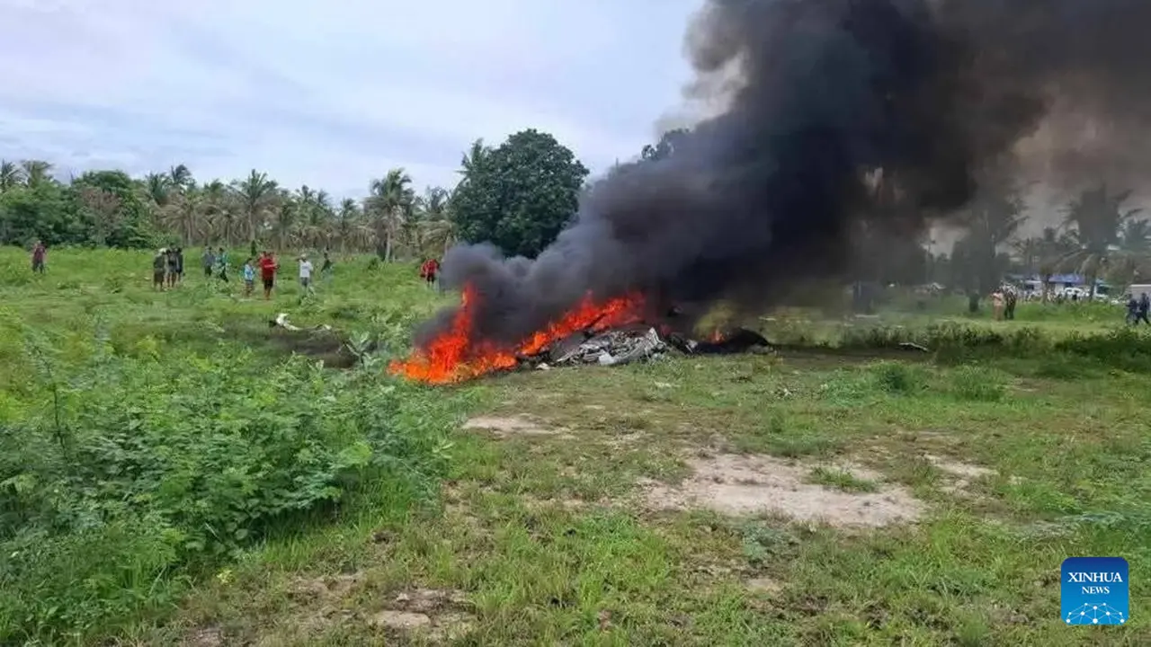 Lokasi jatuhnya helikopter polisi di Provinsi Prachuap Khiri Khan, Thailand, 24 Mei 2025. (Xinhua)