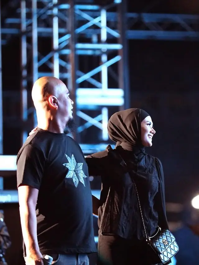 [Fimela] Momen romantis Ahmad Dhani dan Mulan Jameela