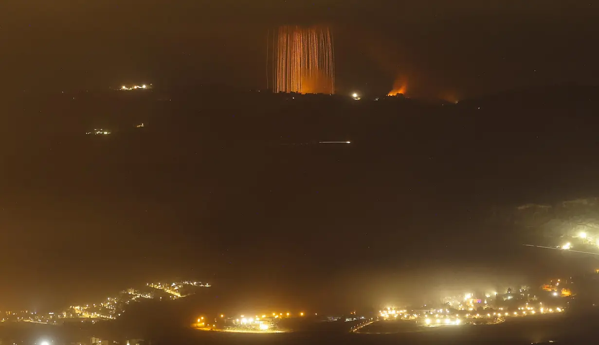 Sementara Kementerian Kesehatan menyatakan, sedikitnya 63 orang tewas dan 92 lainnya luka-luka dalam gelombang serangan udara baru Israel yang menargetkan banyak wilayah di Lebanon selatan dan timur. (Jalaa MAREY/AFP)