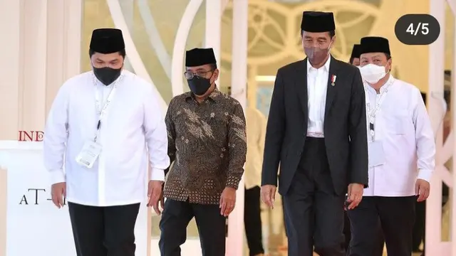 Presiden Joko Widodo meresmikan Masjid At-Thohir di Tapos, Kota Depok, Rabu (9/3/2022).