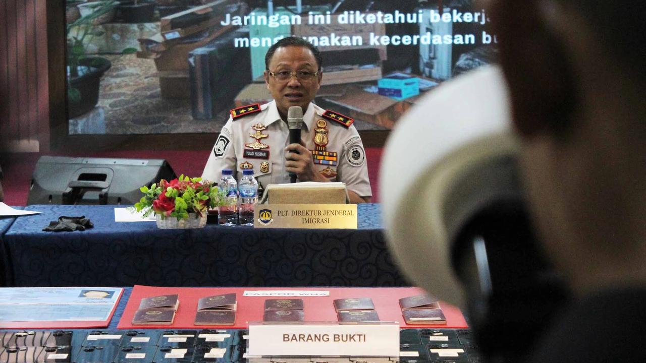 FOTO: Imigrasi Bongkar Sindikat Love Scamming Internasional Berbasis AI di Tangerang