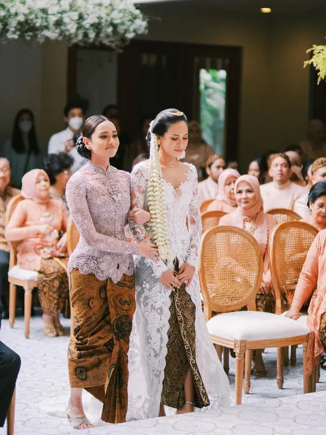 6 Momen Amanda Khairunnisa Dampingi Maudy Ayunda saat Menikah, Penuh Haru Bahagia