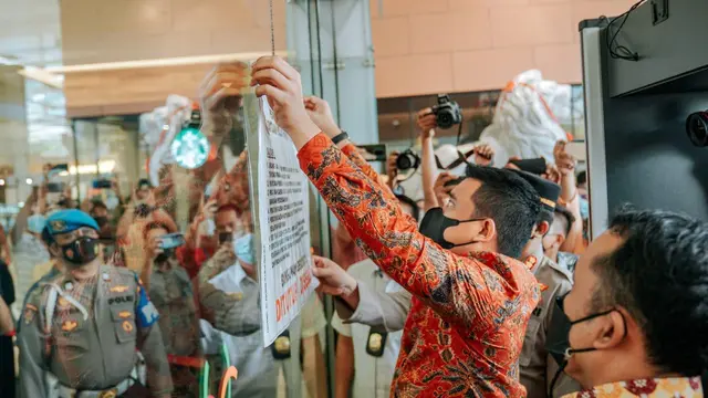 Wali Kota Medan Turun Langsung Segel Mal yang Tunggak Panjang Bertahun-tahun