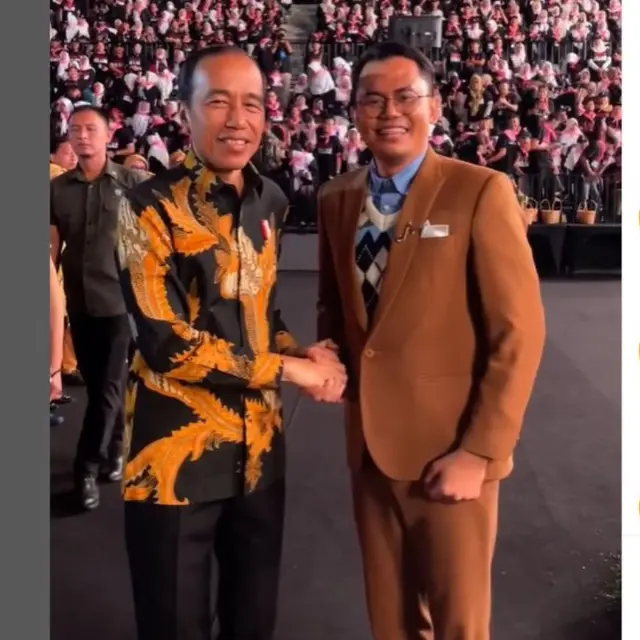 Tri Adinata, guru musik di SMP Al-Azhar Medan, Sumatera Utara