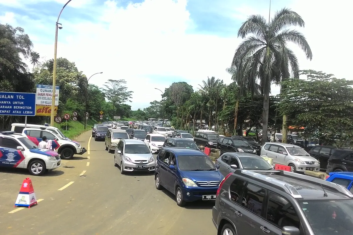 Terjadi Antrean di Pintu Tol Ciawi