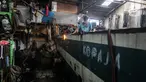 Pekerja membongkar Koperasi Angkutan Jakarta (Kopaja) yang akan diremajakan di kawasan Meruya, Jakarta Barat, Rabu (27/1/2021). Kopaja yang tak lagi digunakan tersebut dihancurkan untuk dijual secara kiloan ke penjual besi tua. (Liputan6.com/Johan Tallo)